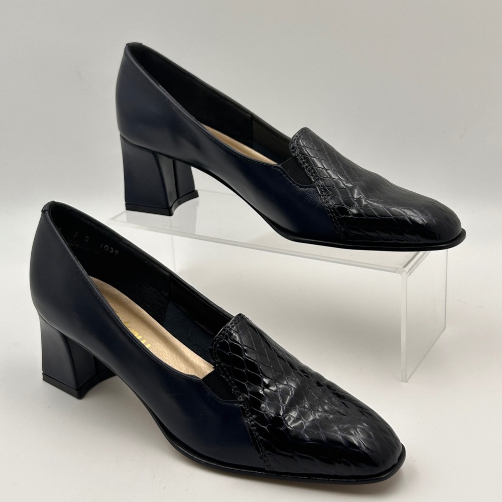 Vintage Magdesians Pump 7S Navy Blue Croc Embossed Block Heel Classic Officecore